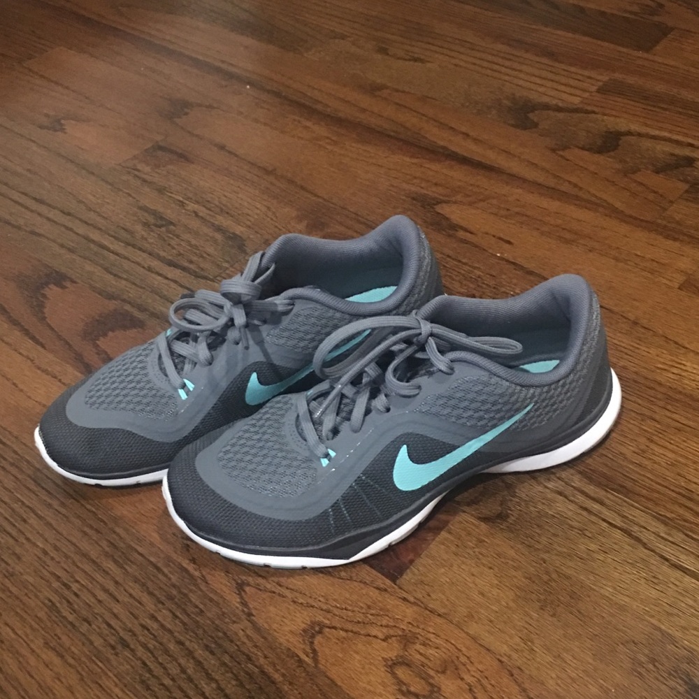 Nike Tennis Shoes